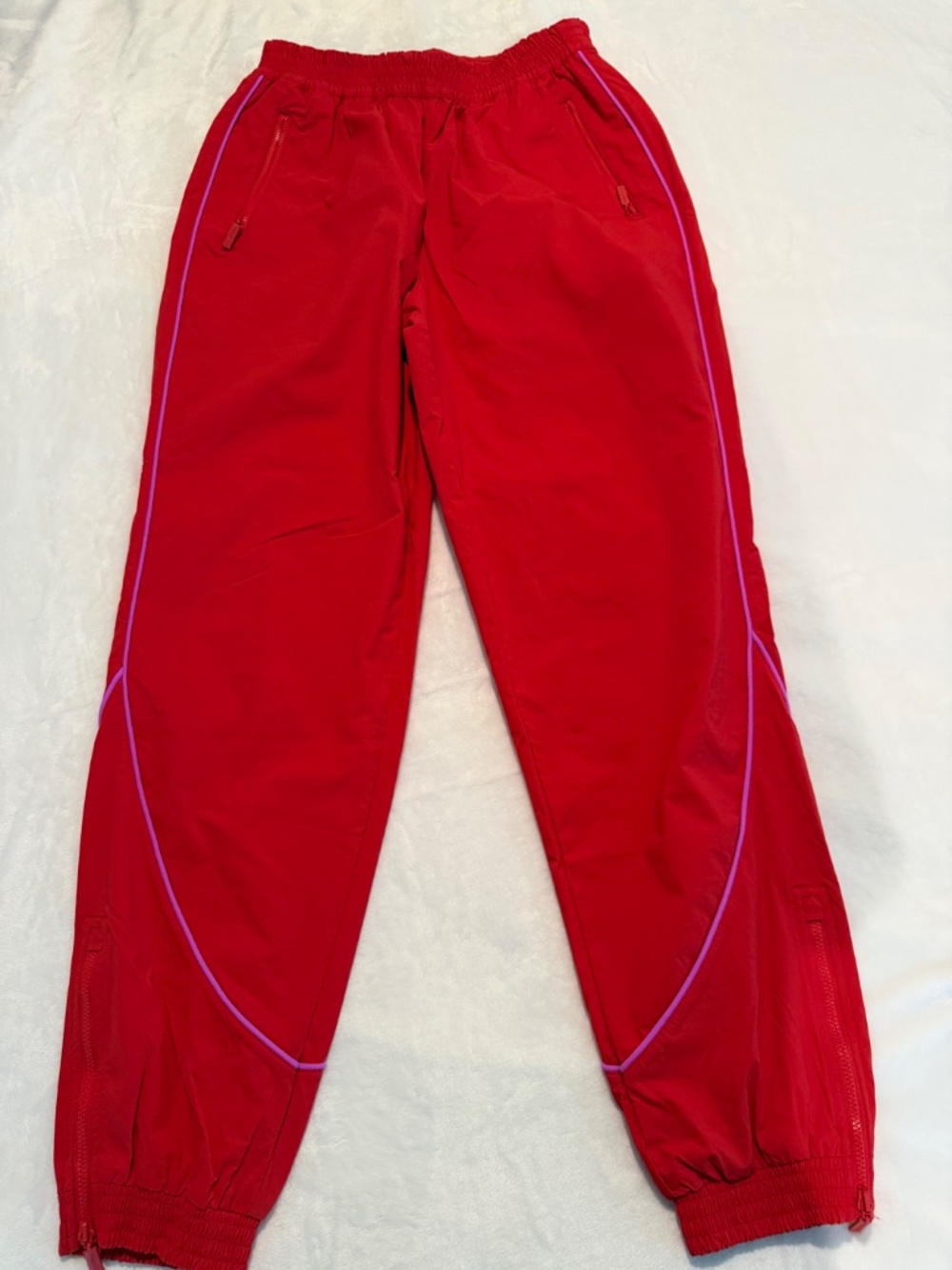 NWT Fabletics Relay Track Jogger Pants Red Size M Zip Ankle MSRP $89.95 - Picture 4 of 16